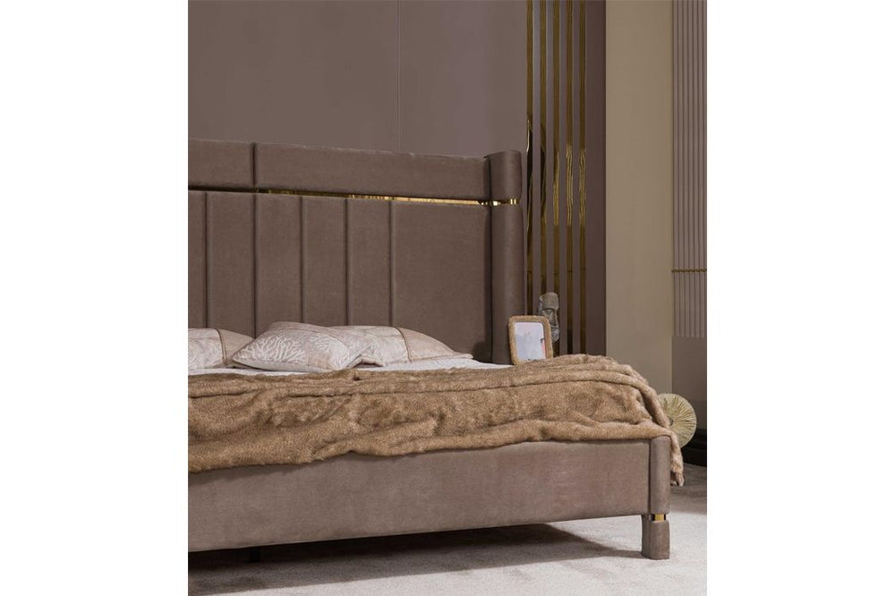 Madalyon Gold Bedroom Set