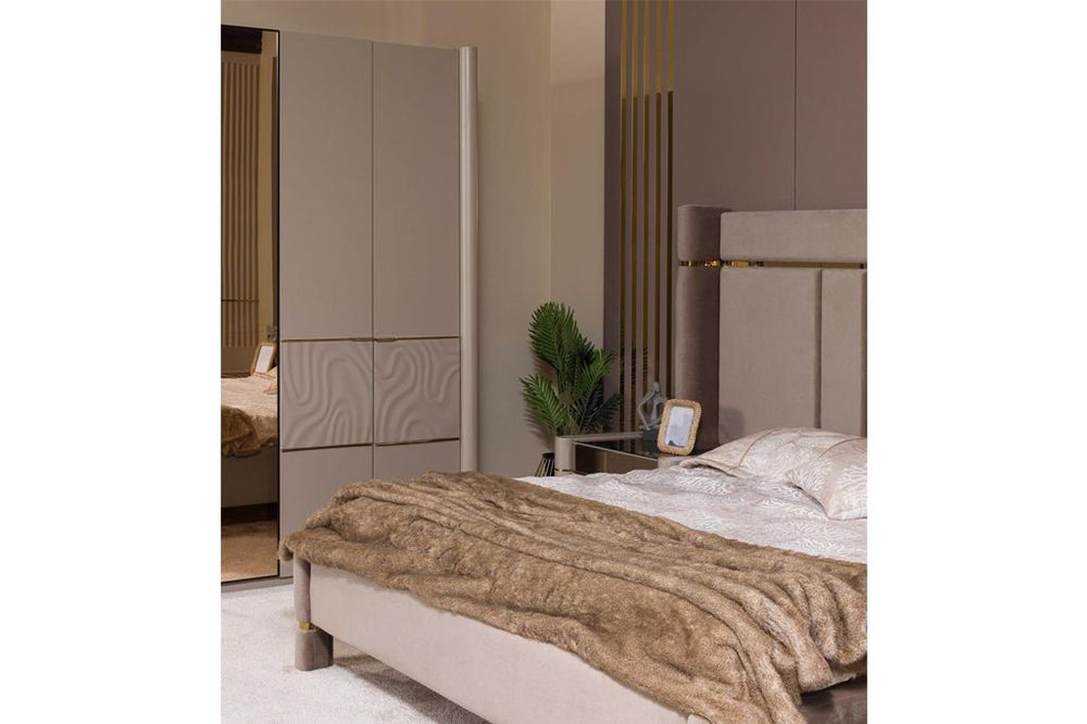 Madalyon Gold Bedroom Set