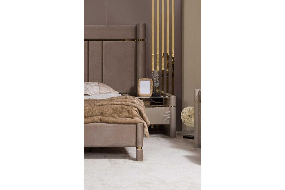 Madalyon Gold Bedroom Set